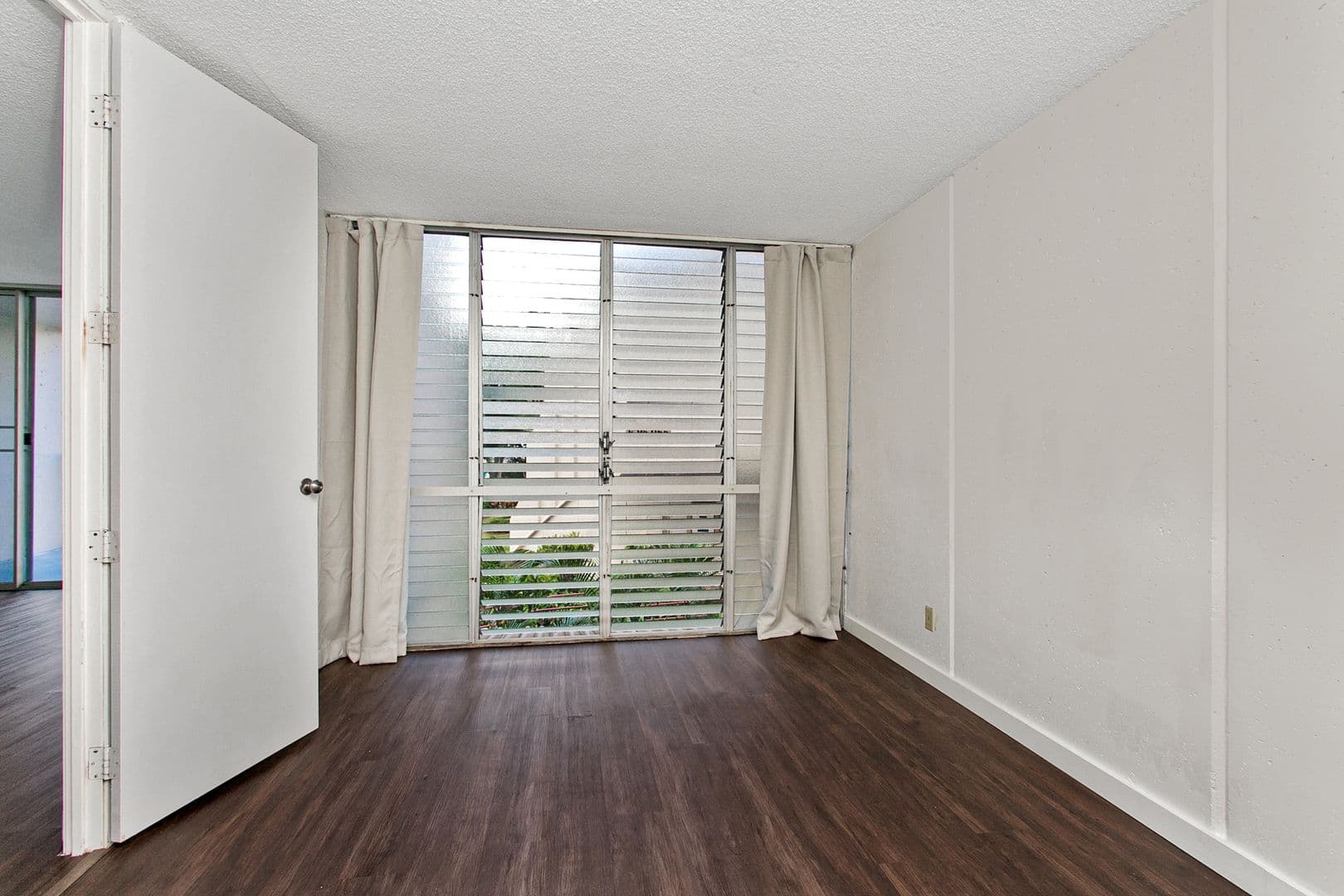 Mililani House: 95061 Waikalani Dr. D204