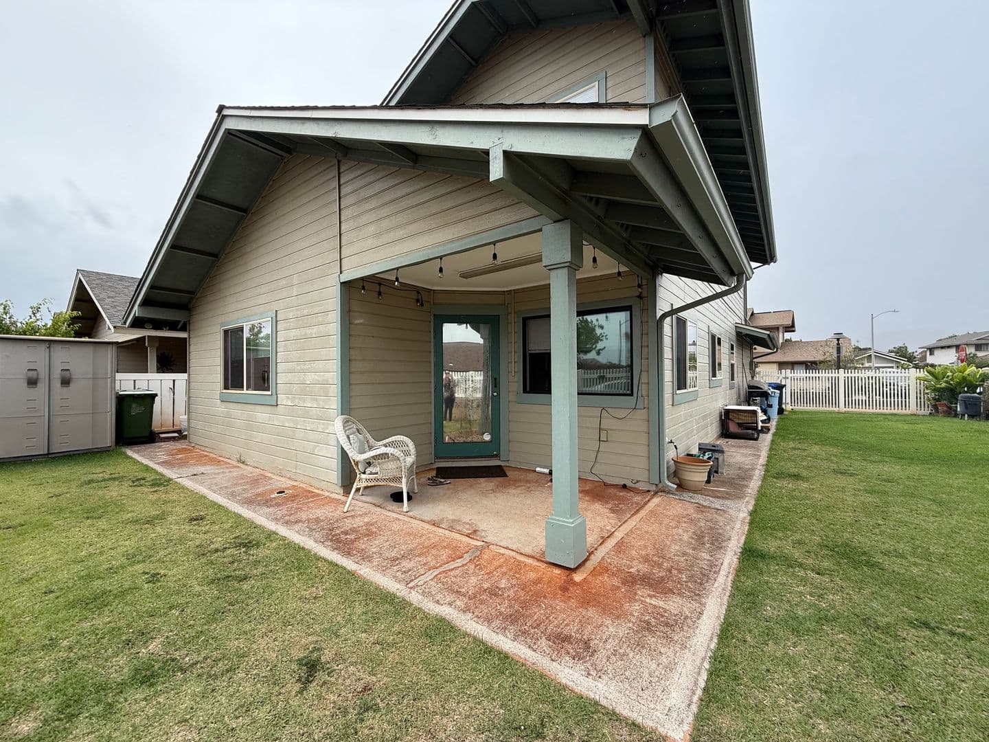 Waipahu House: 94-1098 Awalua St.