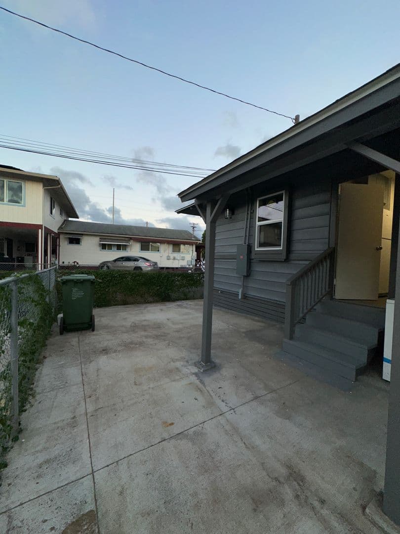 Pearl City House: 98-232 Kaluamoi Pl