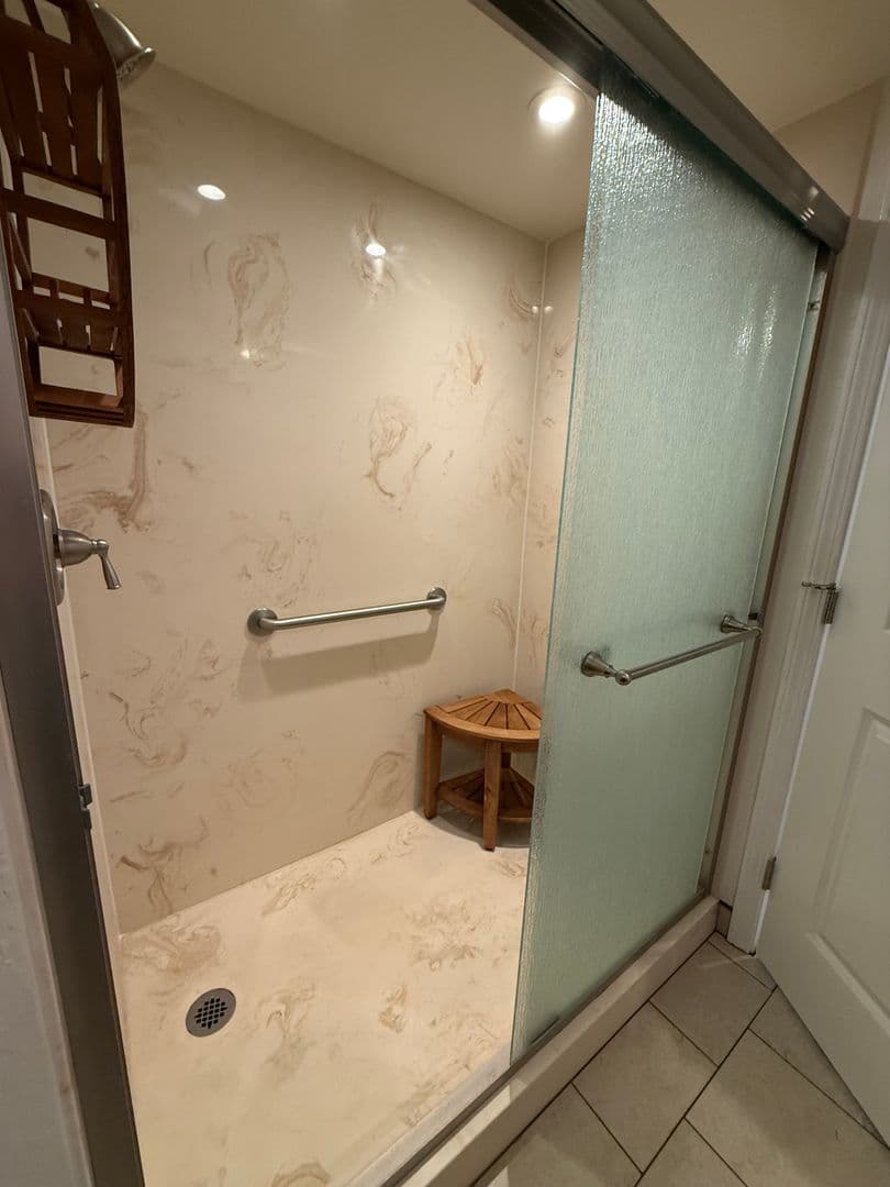 Waianae House: 84-680 Kili Dr 607 B
