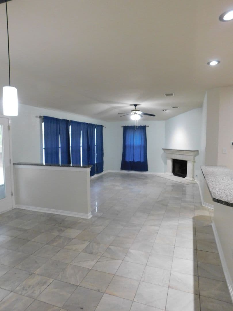 Round Rock House: 1301 Leah Ln