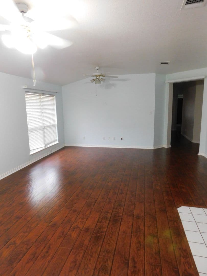 Round Rock House: 1301 Leah Ln