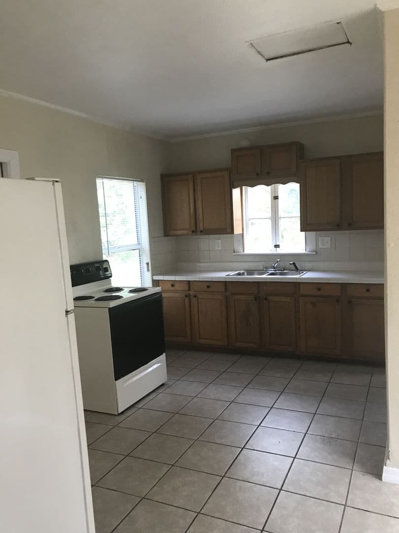 St. Petersburg House: 1711 39th St. S.