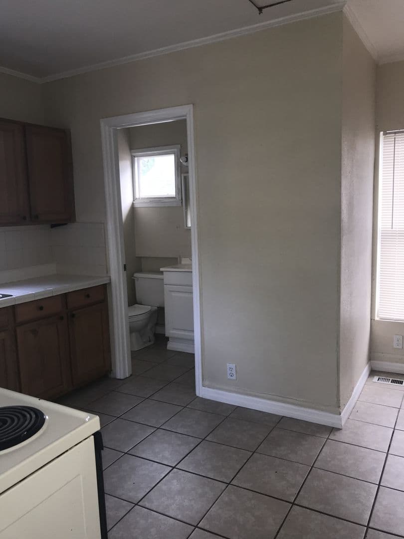 St. Petersburg House: 1711 39th St. S.