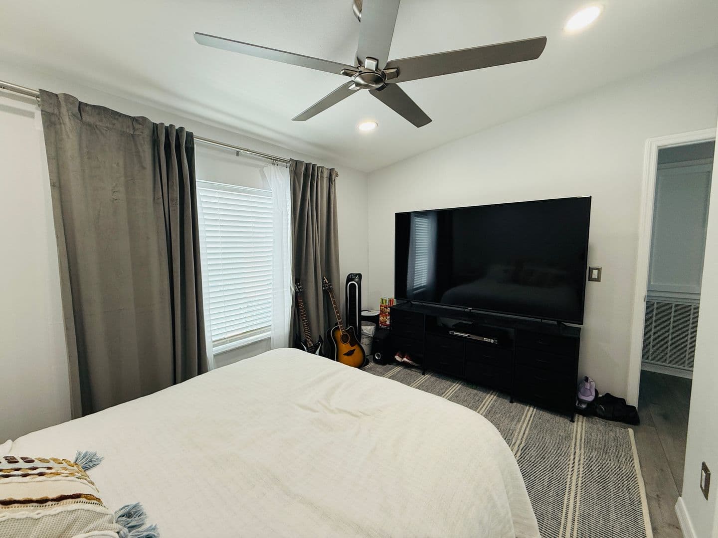 Tampa House: 4851 W. Gandy Blvd. Canal 5