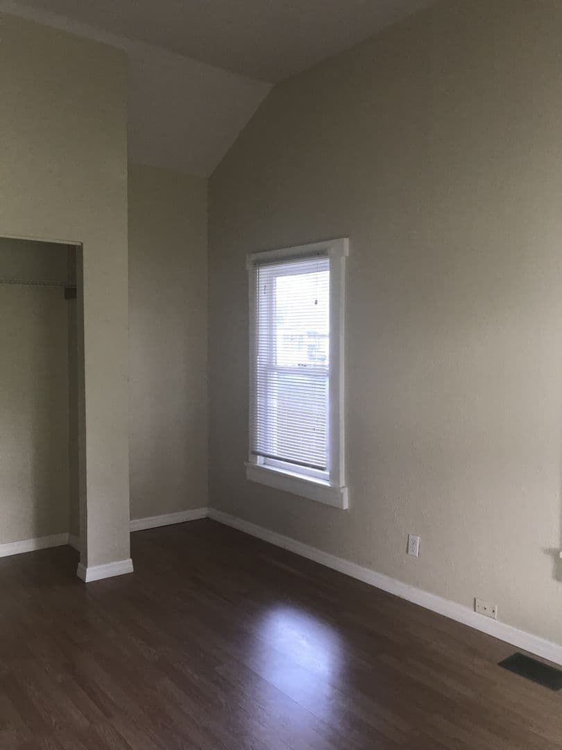 St. Petersburg House: 1711 39th St. S.