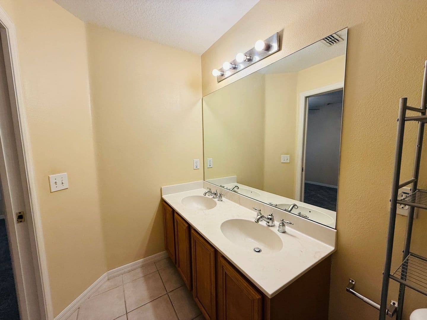 Tampa Townhome: 8533 Trailwind Drive