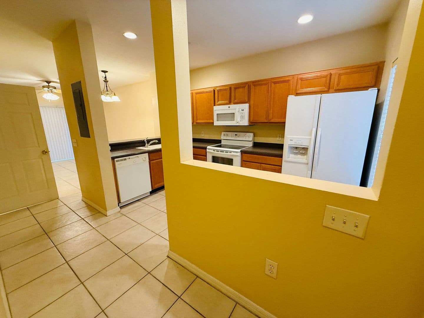 Tampa Townhome: 8533 Trailwind Drive