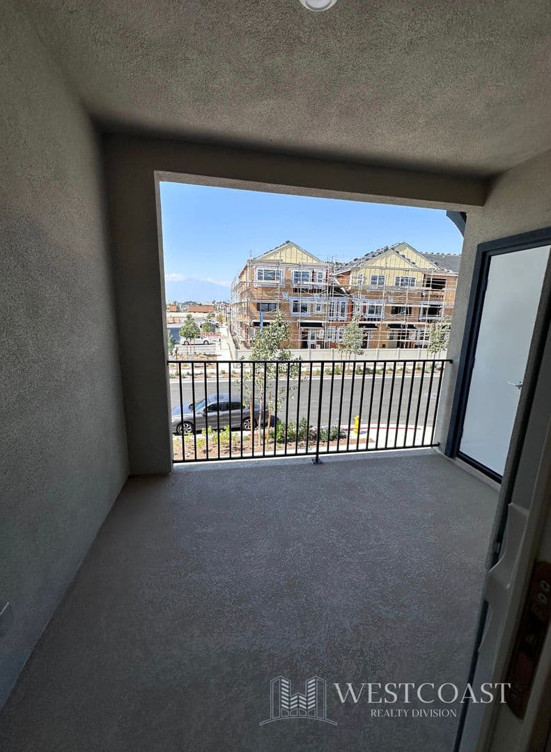 Eastvale House: 5954 Catskills Ct.