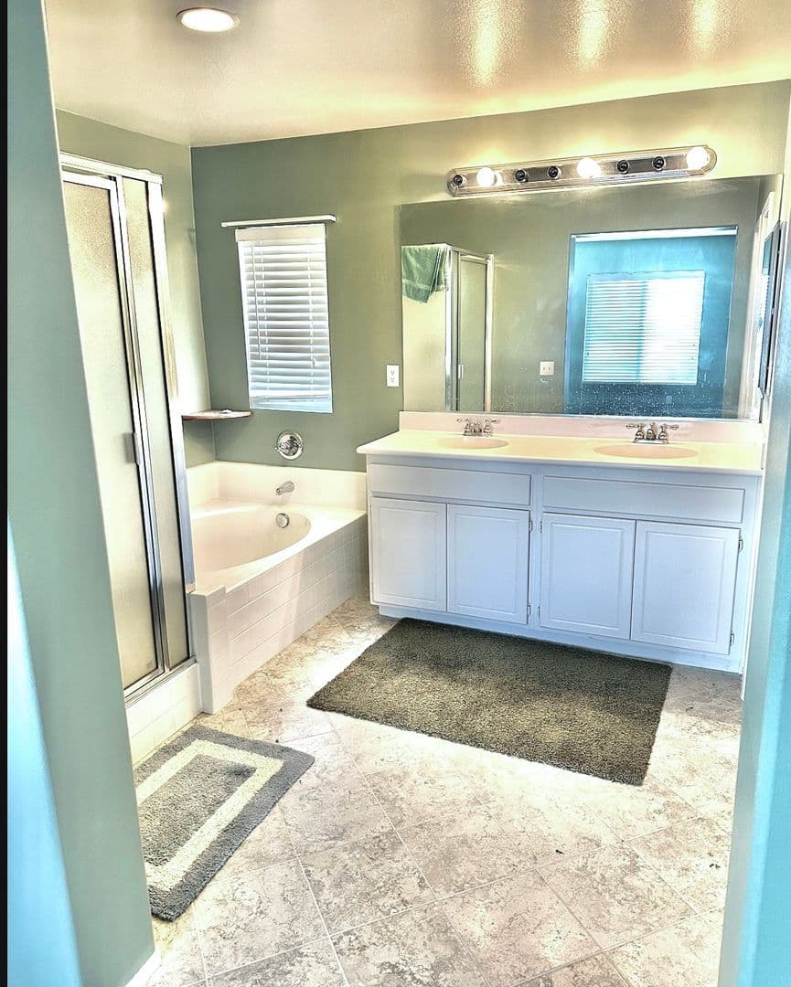 Lake Elsinore House: 18468 Hillview Lane