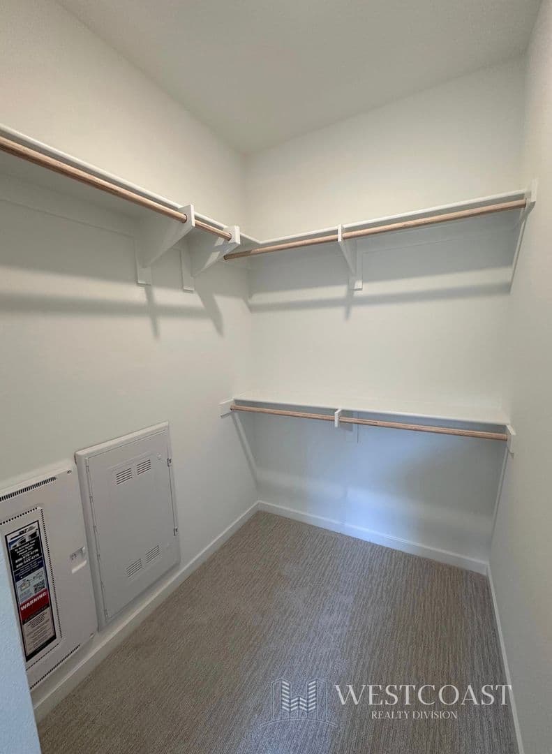 Eastvale House: 5954 Catskills Ct.