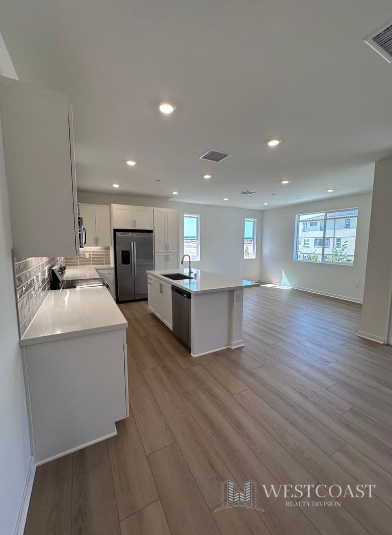 Eastvale House: 5954 Catskills Ct.