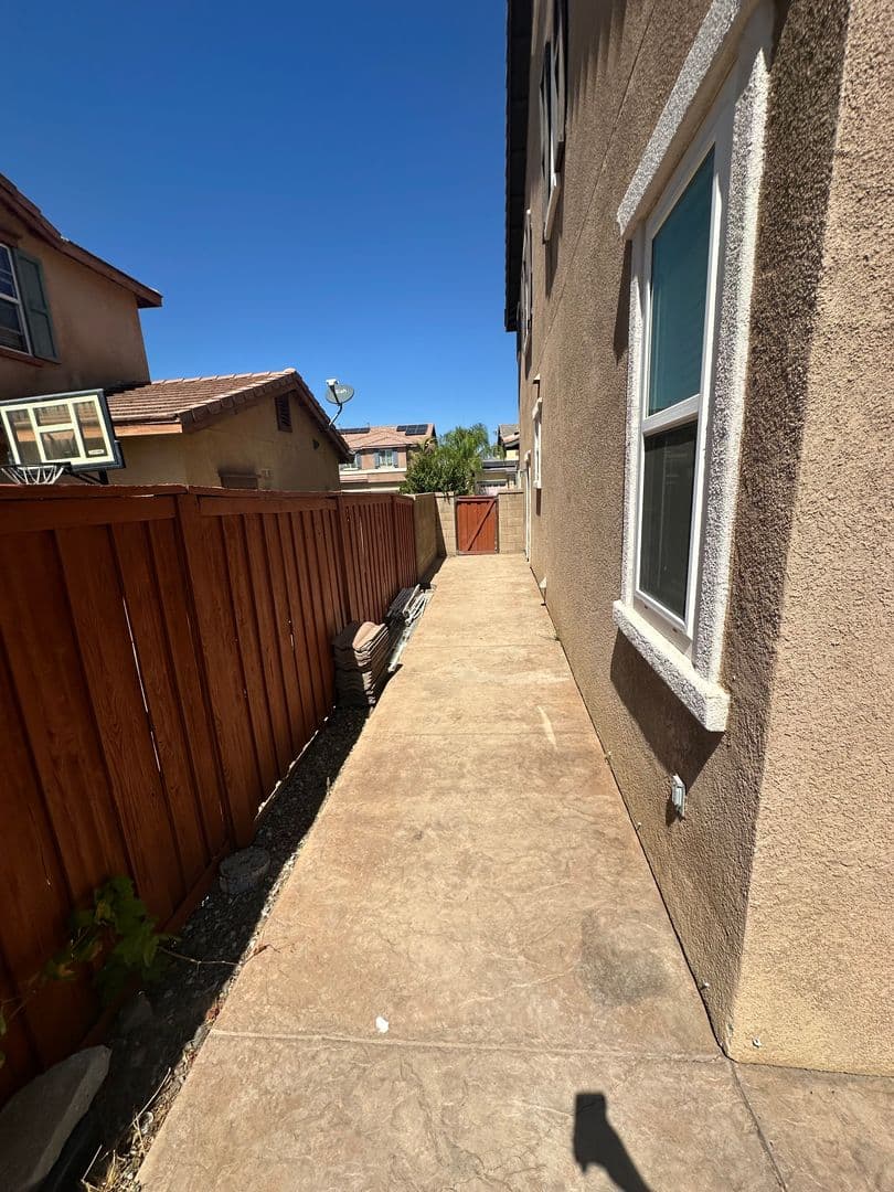 Lake Elsinore House: 41018 Crimson Pillar Lane