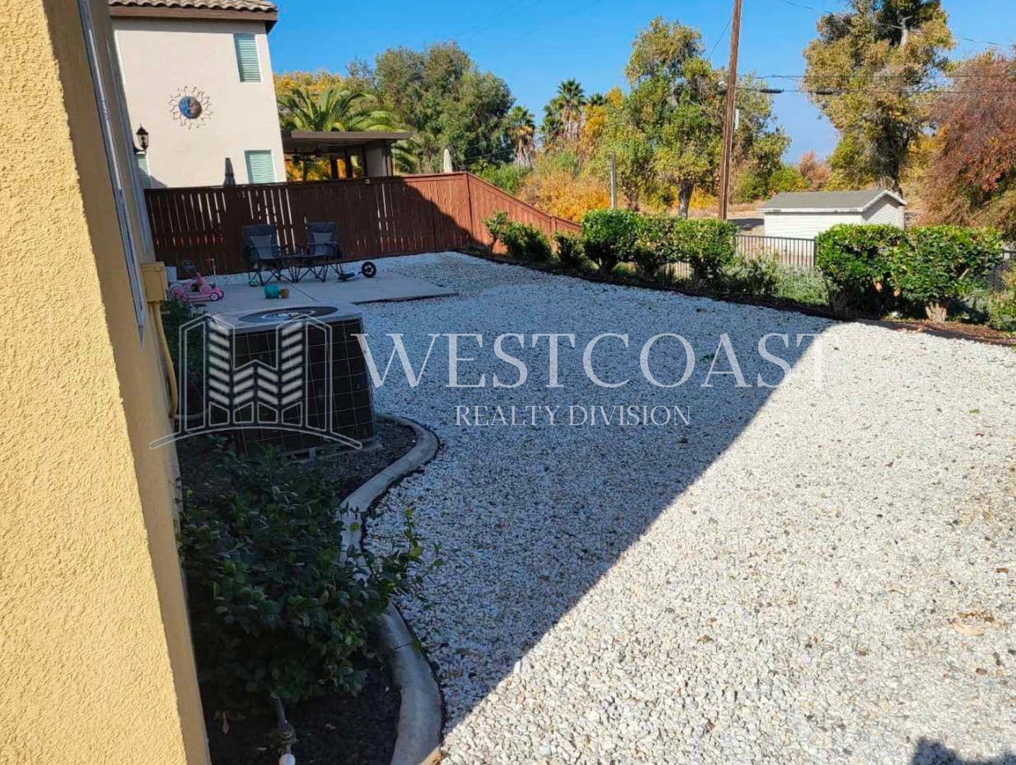 Lake Elsinore House: 18468 Hillview Lane