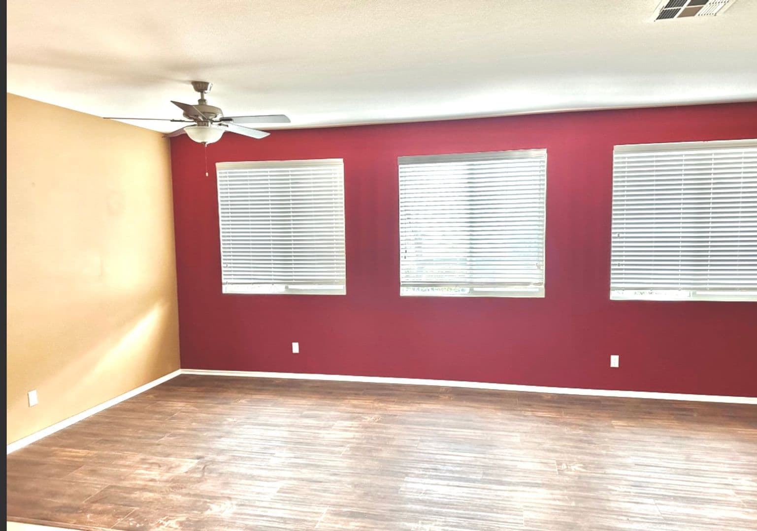 Lake Elsinore House: 18468 Hillview Lane