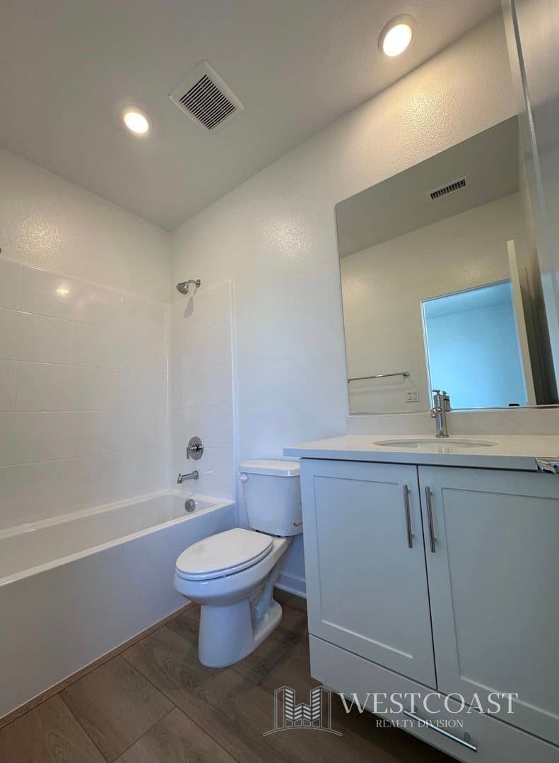 Eastvale House: 5954 Catskills Ct.
