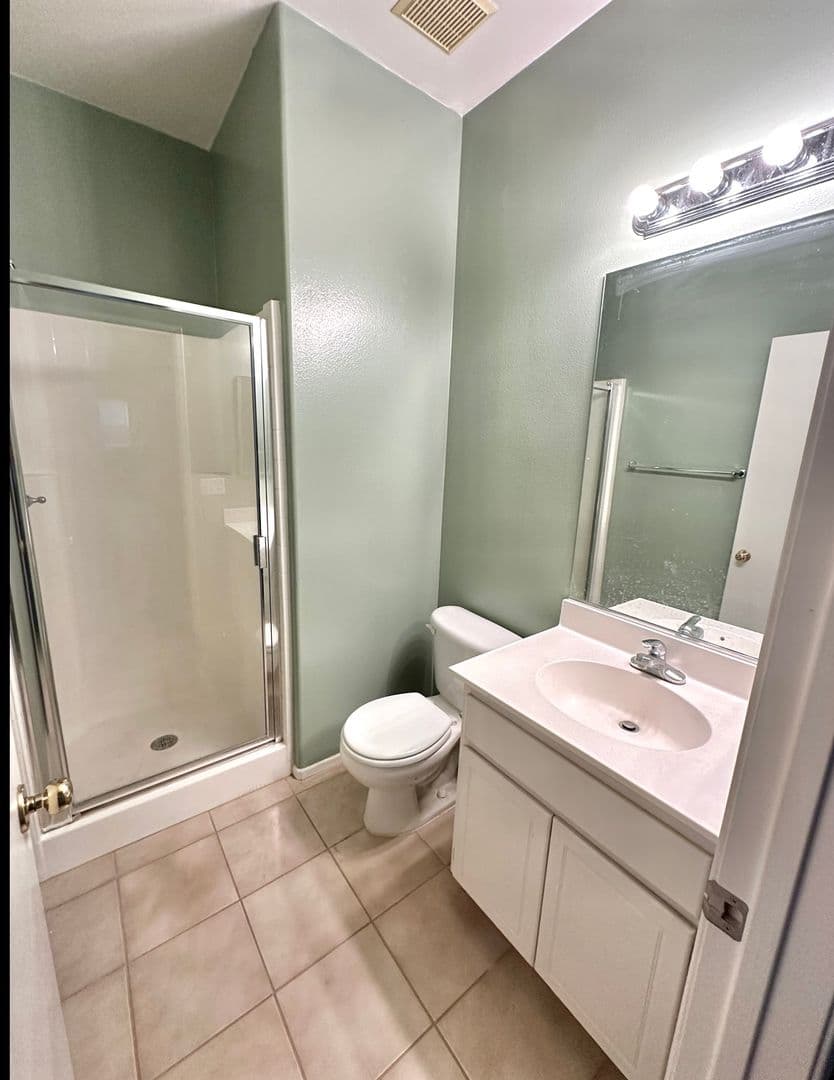 Lake Elsinore House: 18468 Hillview Lane