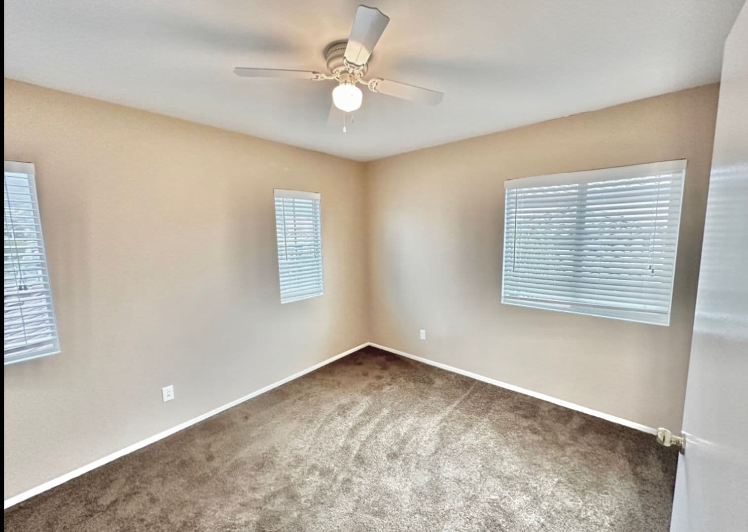 Lake Elsinore House: 18468 Hillview Lane