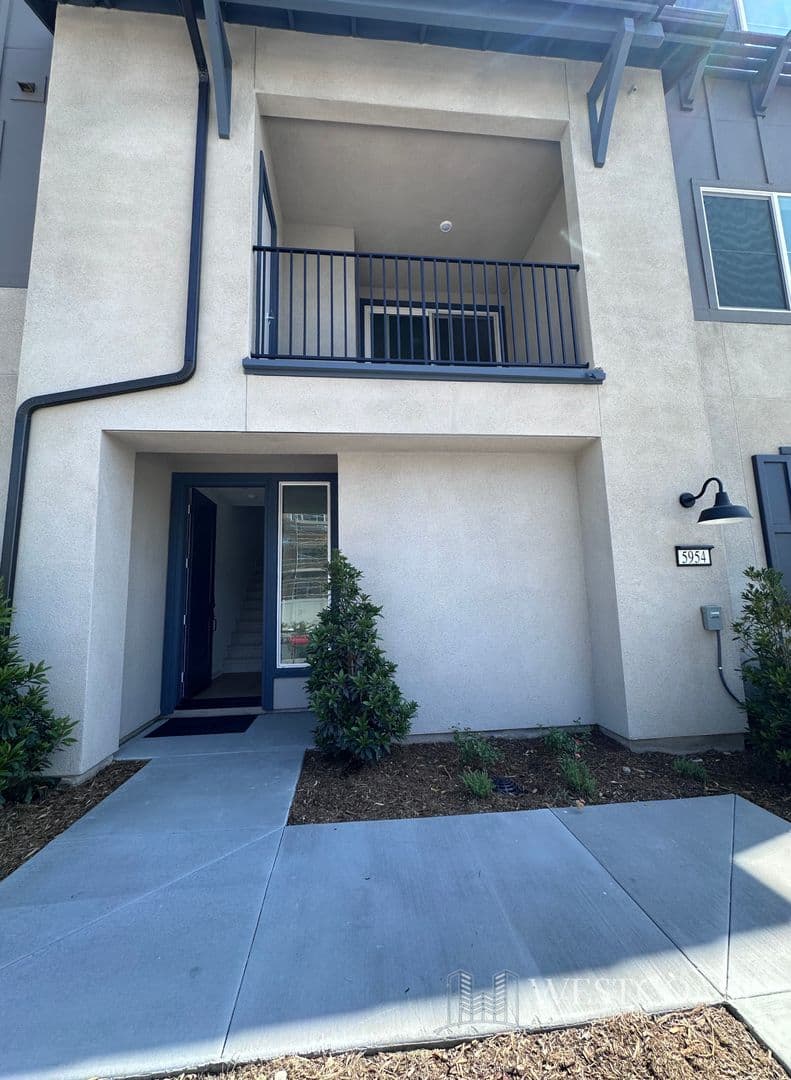 Eastvale House: 5954 Catskills Ct.