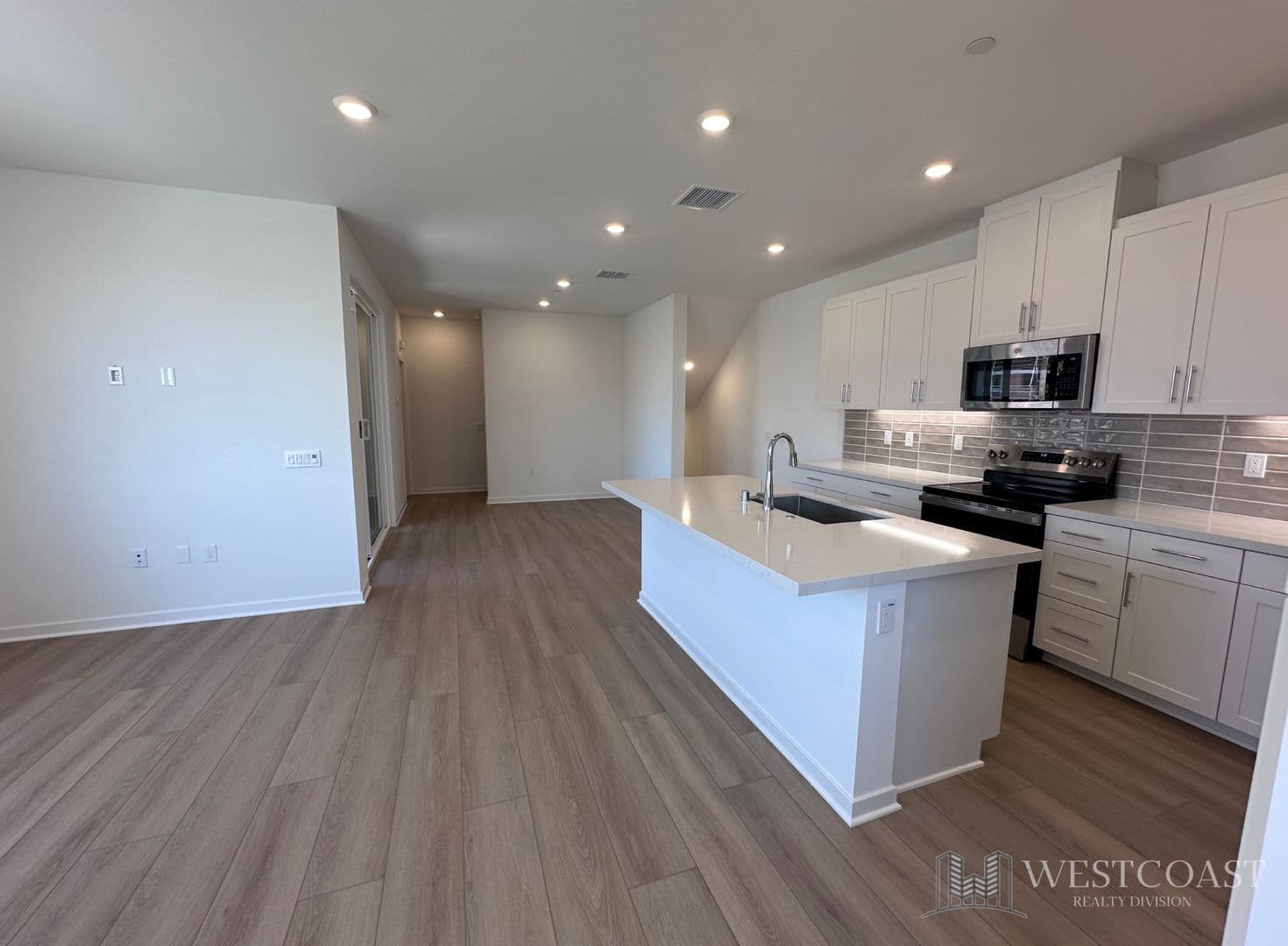 Eastvale House: 5954 Catskills Ct.