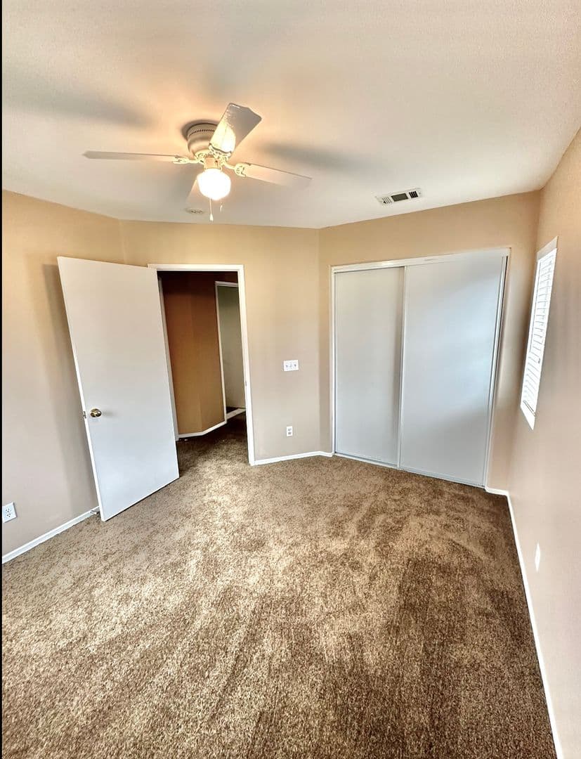 Lake Elsinore House: 18468 Hillview Lane