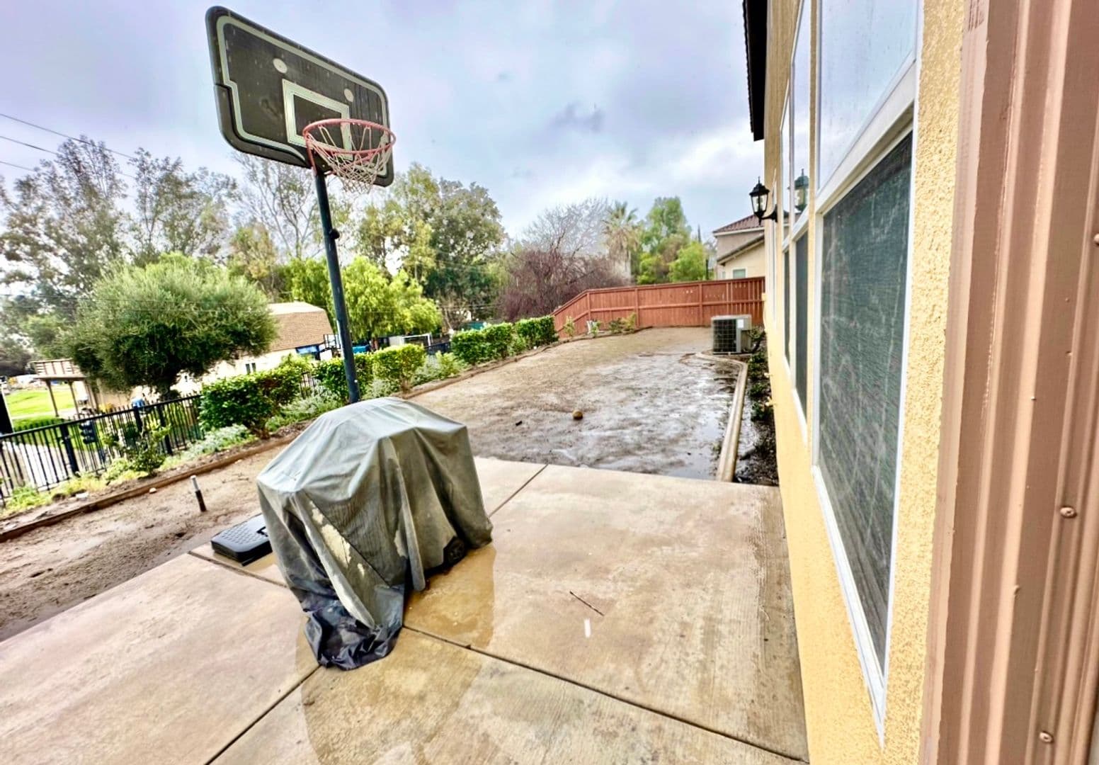 Lake Elsinore House: 18468 Hillview Lane