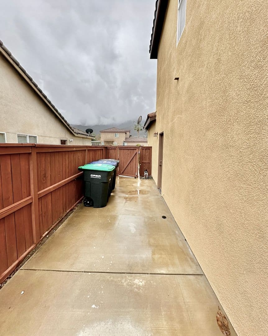 Lake Elsinore House: 18468 Hillview Lane