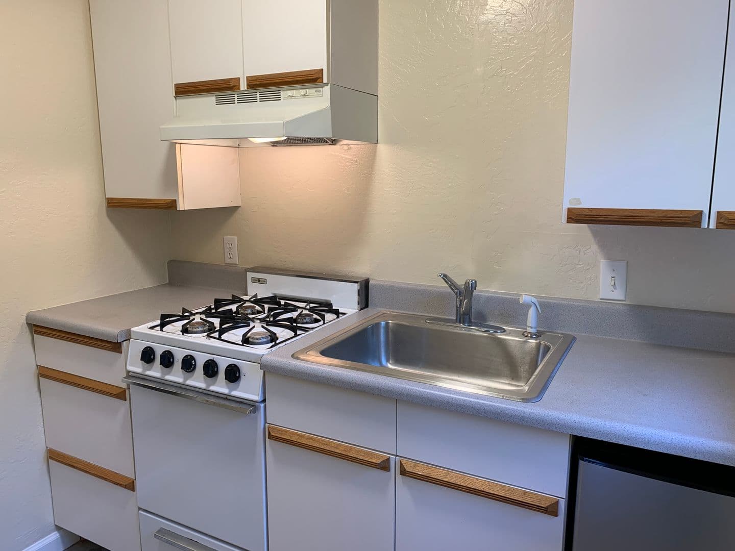 Menlo Park Apartment: 643 18th Avenue