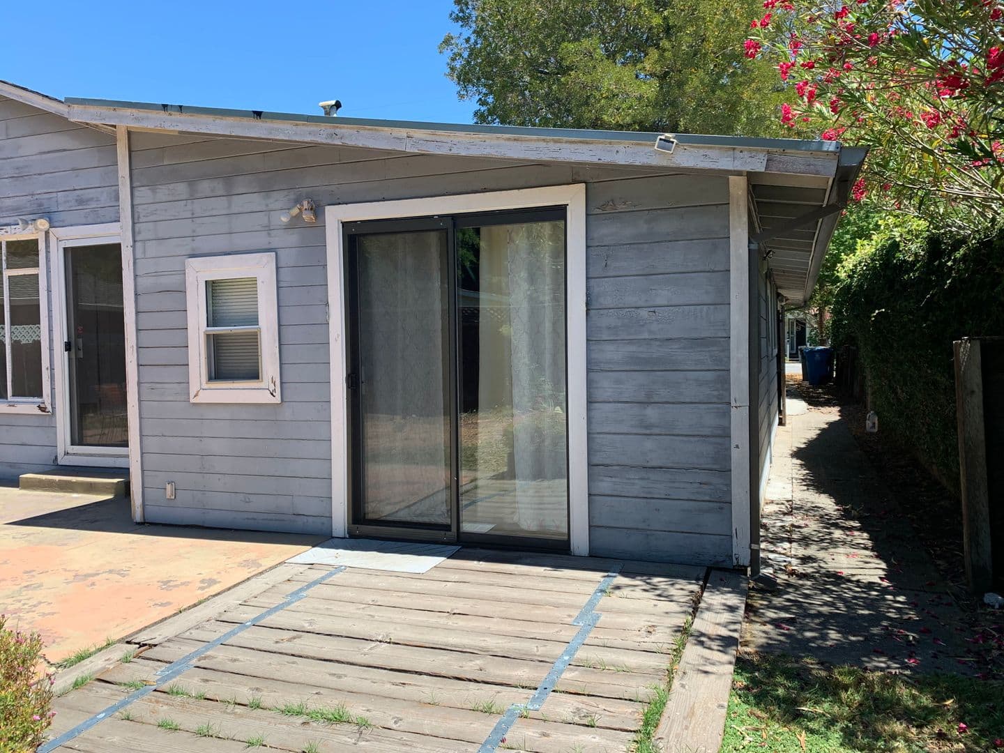 Menlo Park Apartment: 643 18th Avenue