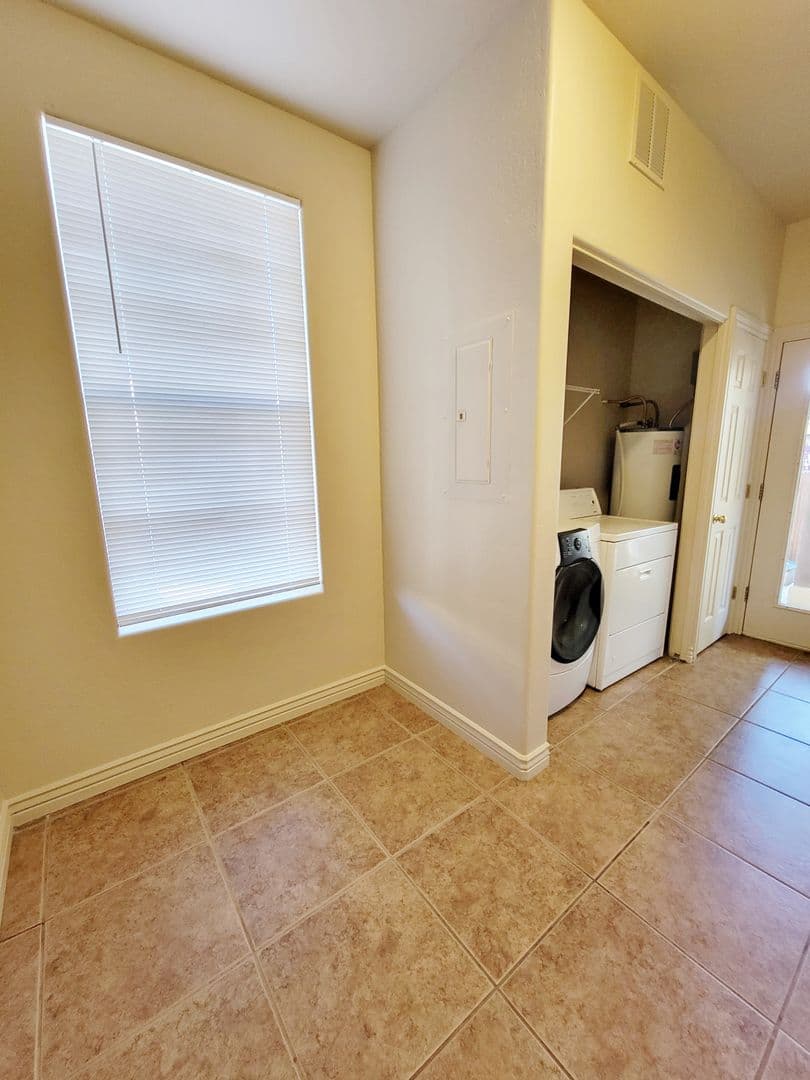 Flagstaff House: 1402 E. Scarlet Dr.