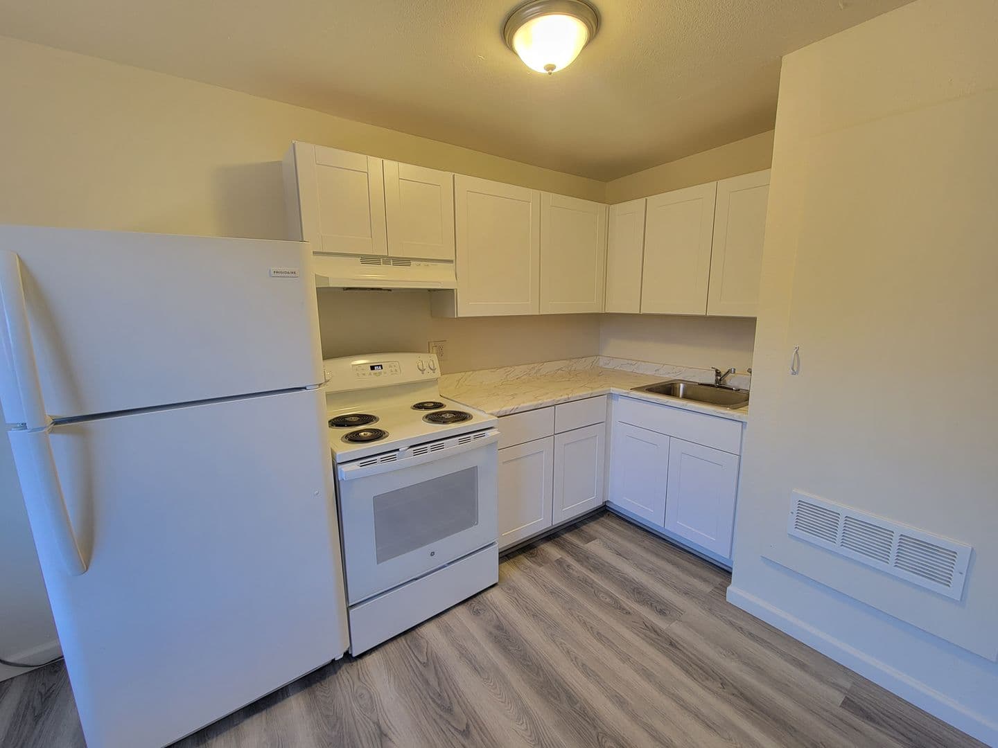 Flagstaff Apartment: 3009 N. Rose St. 9-15