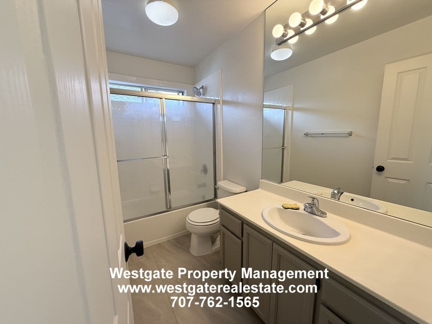 Petaluma House: 2083 Easton Drive