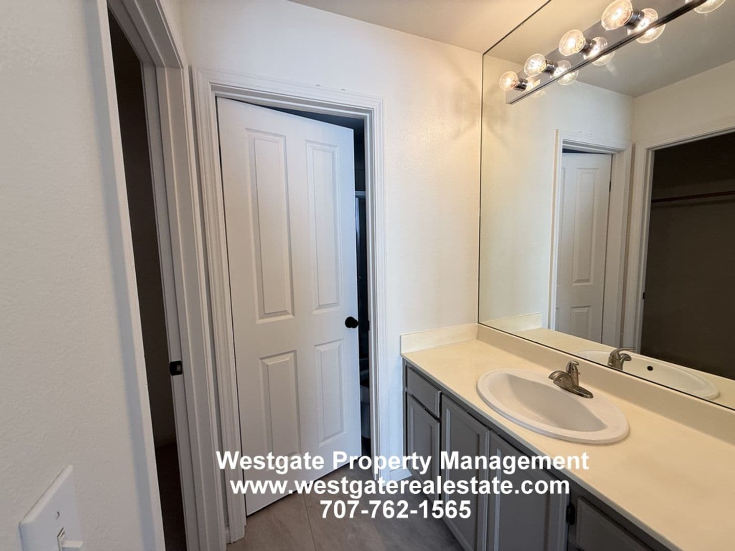 Petaluma House: 2083 Easton Drive