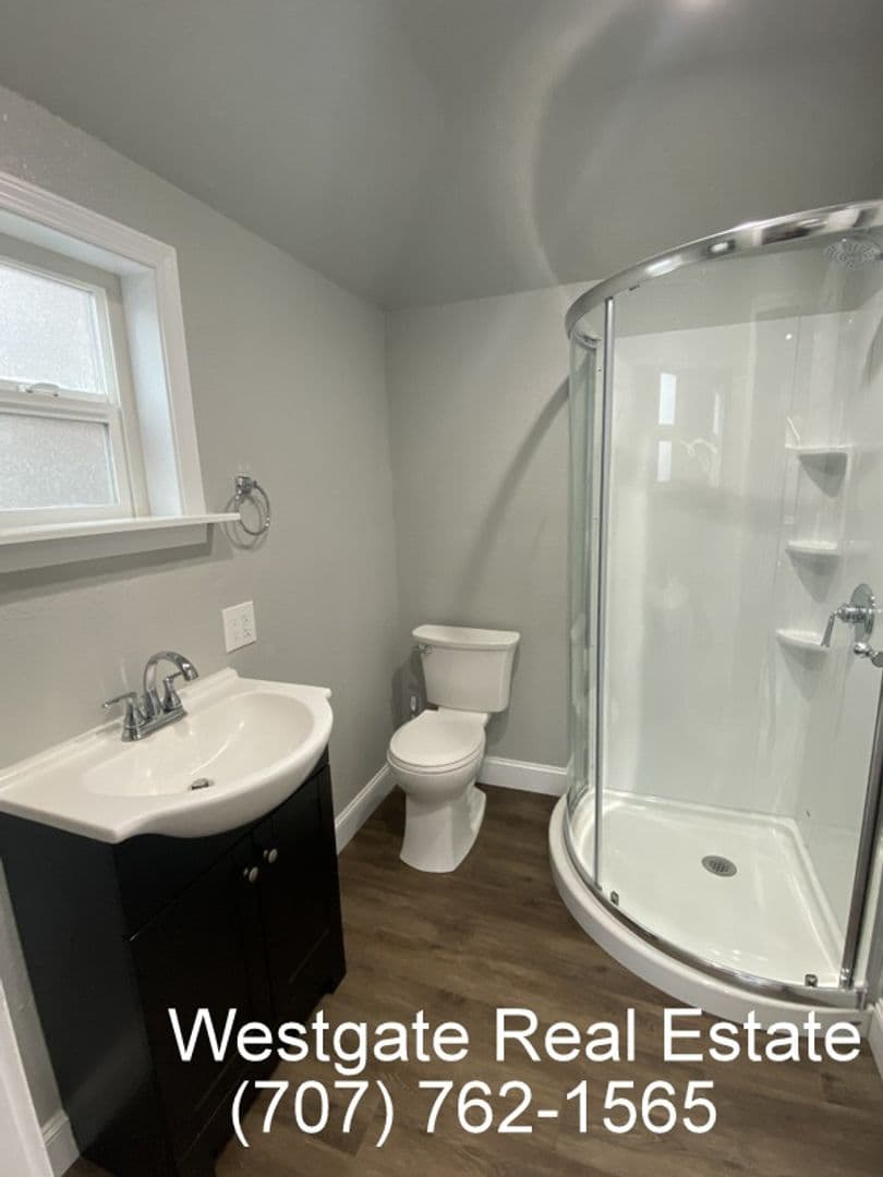 Petaluma Apartment: 320 Bassett Street
