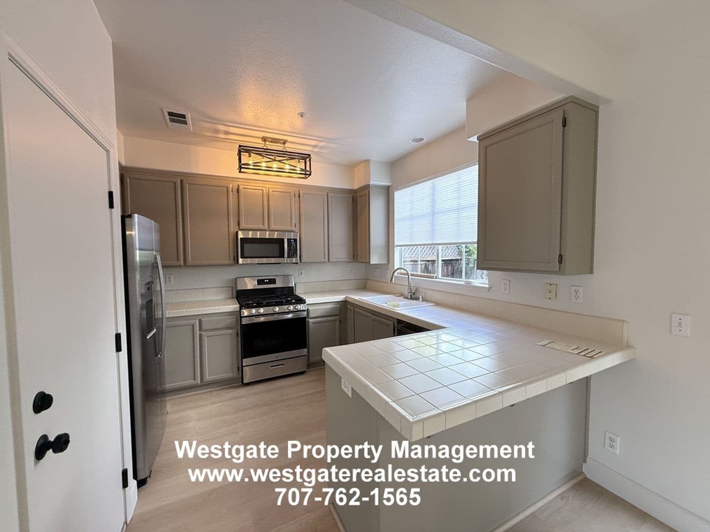 Petaluma House: 2083 Easton Drive