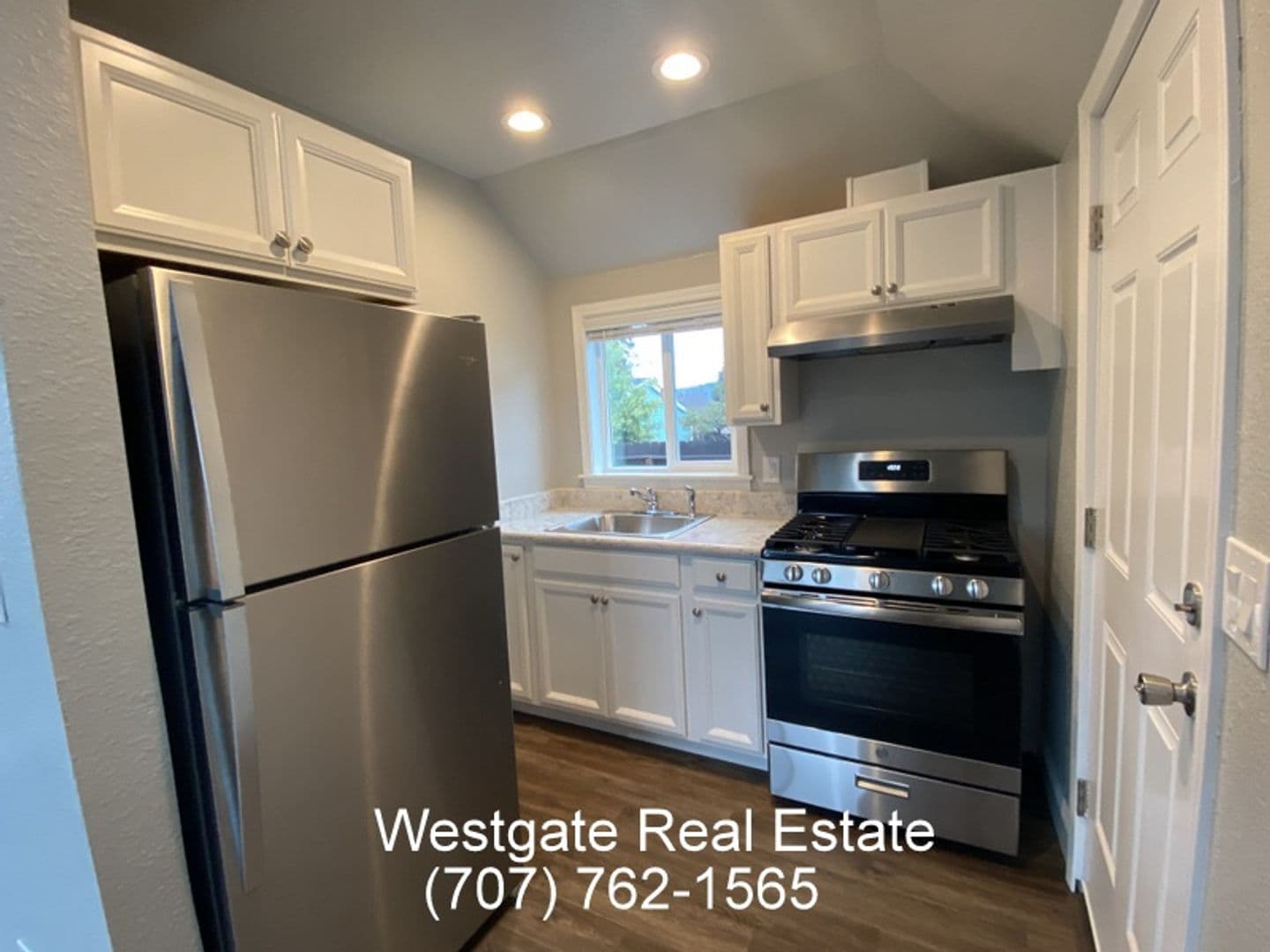 Petaluma Apartment: 320 Bassett Street