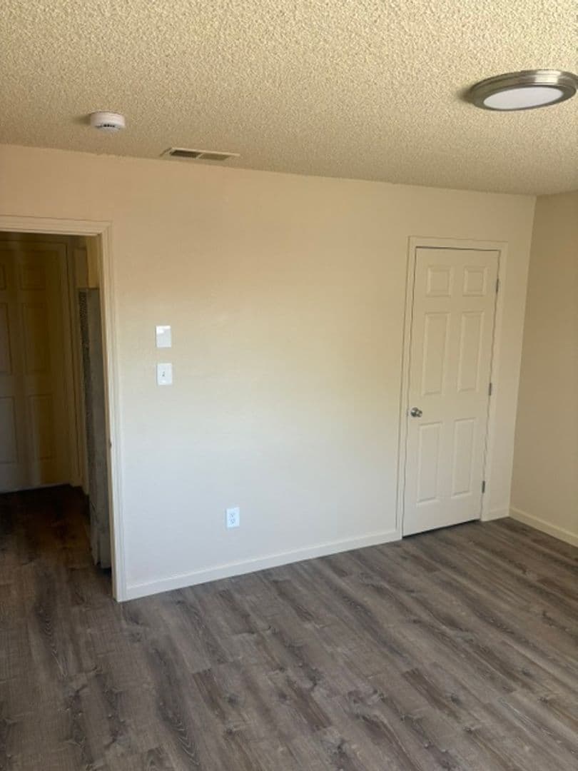 Los Banos Apartment: 520 Pinion Ave