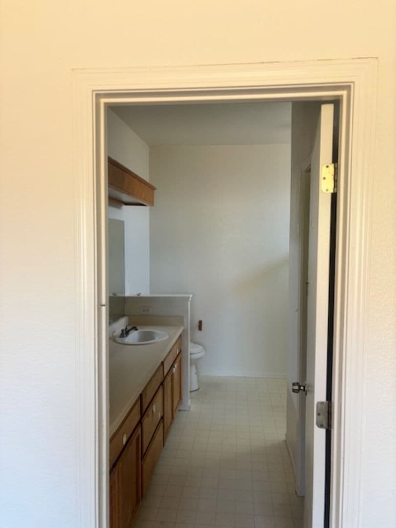 Los Banos House: 865 Place Rd