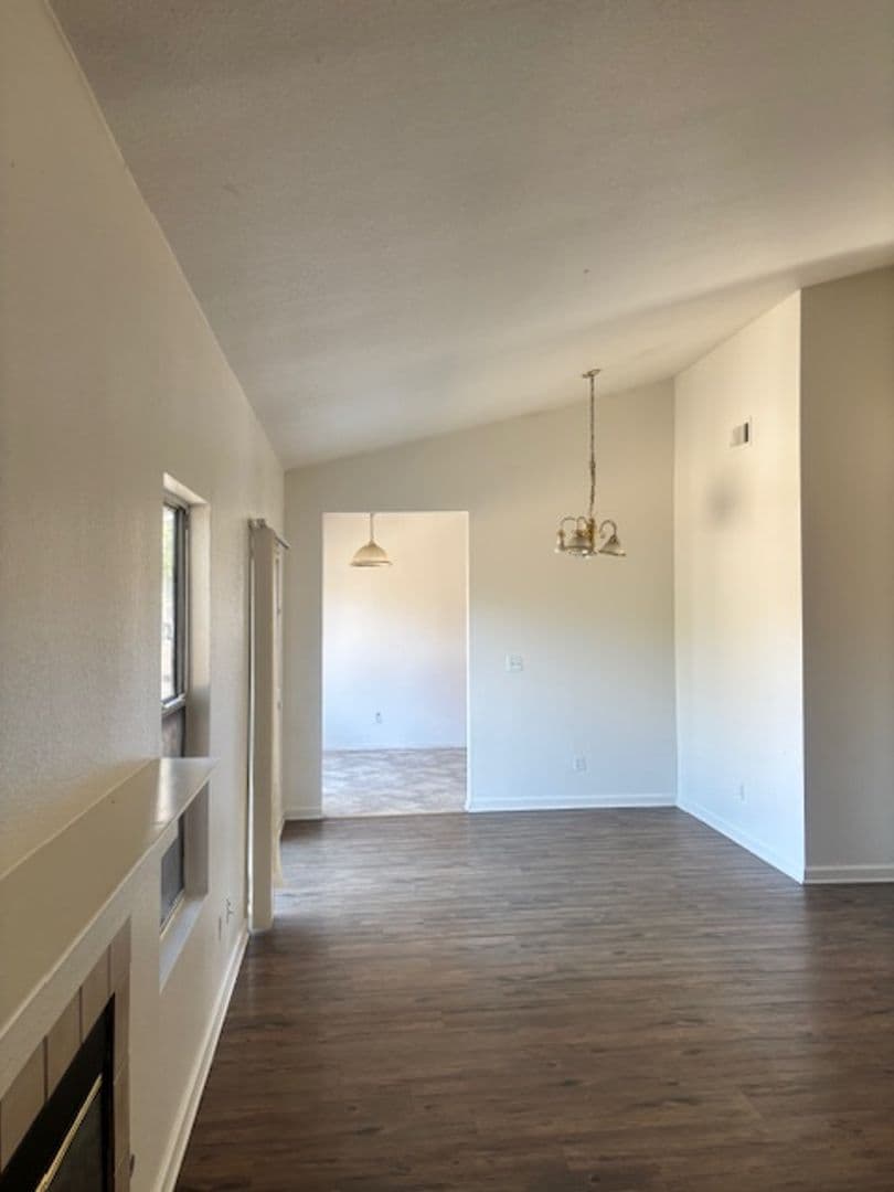 Los Banos House: 865 Place Rd
