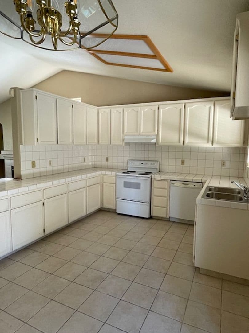 Merced House: 443 Tulane Dr