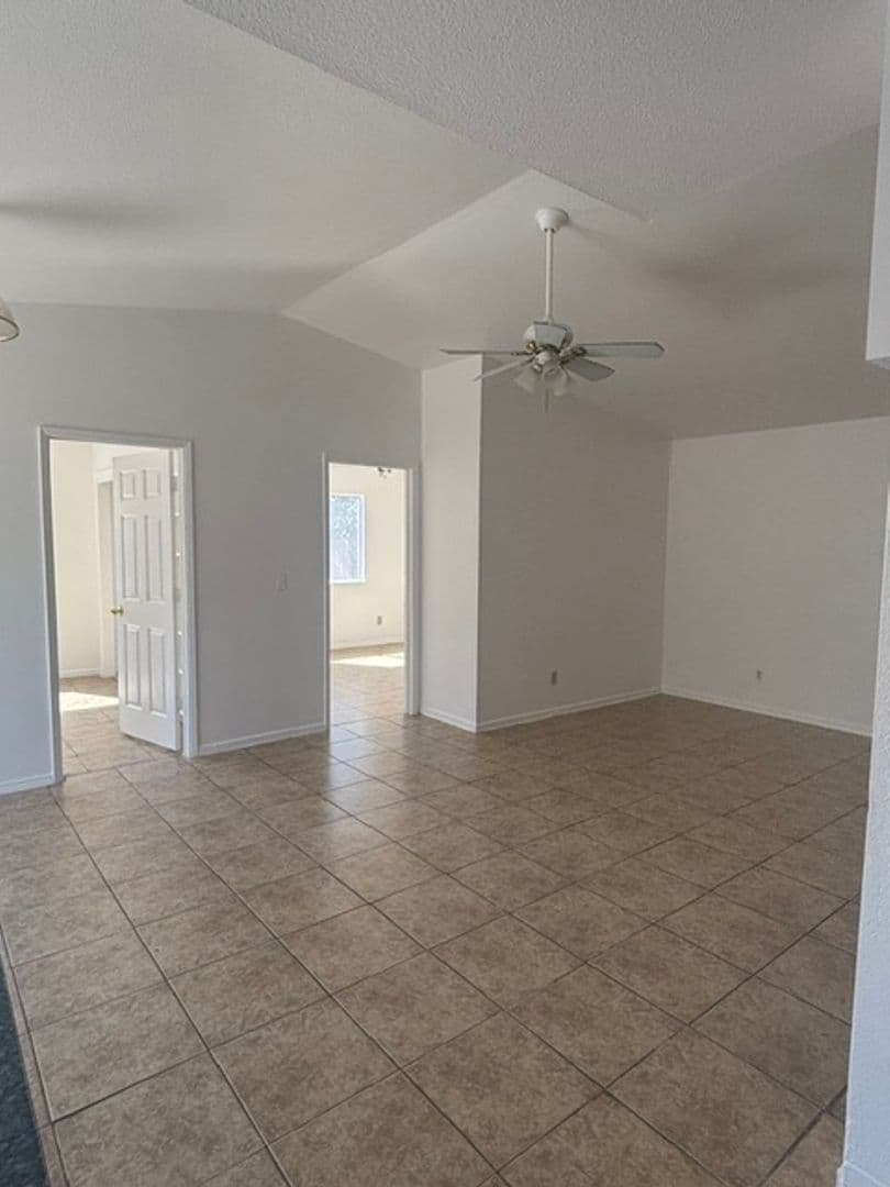 Dos Palos House: 2217 Marguerite St