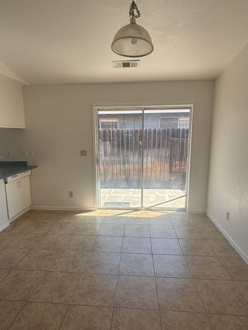 Dos Palos House: 2217 Marguerite St