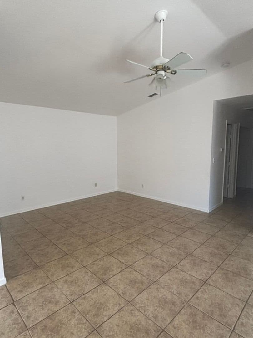 Dos Palos House: 2217 Marguerite St