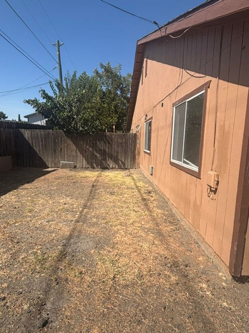 Dos Palos House: 2217 Marguerite St