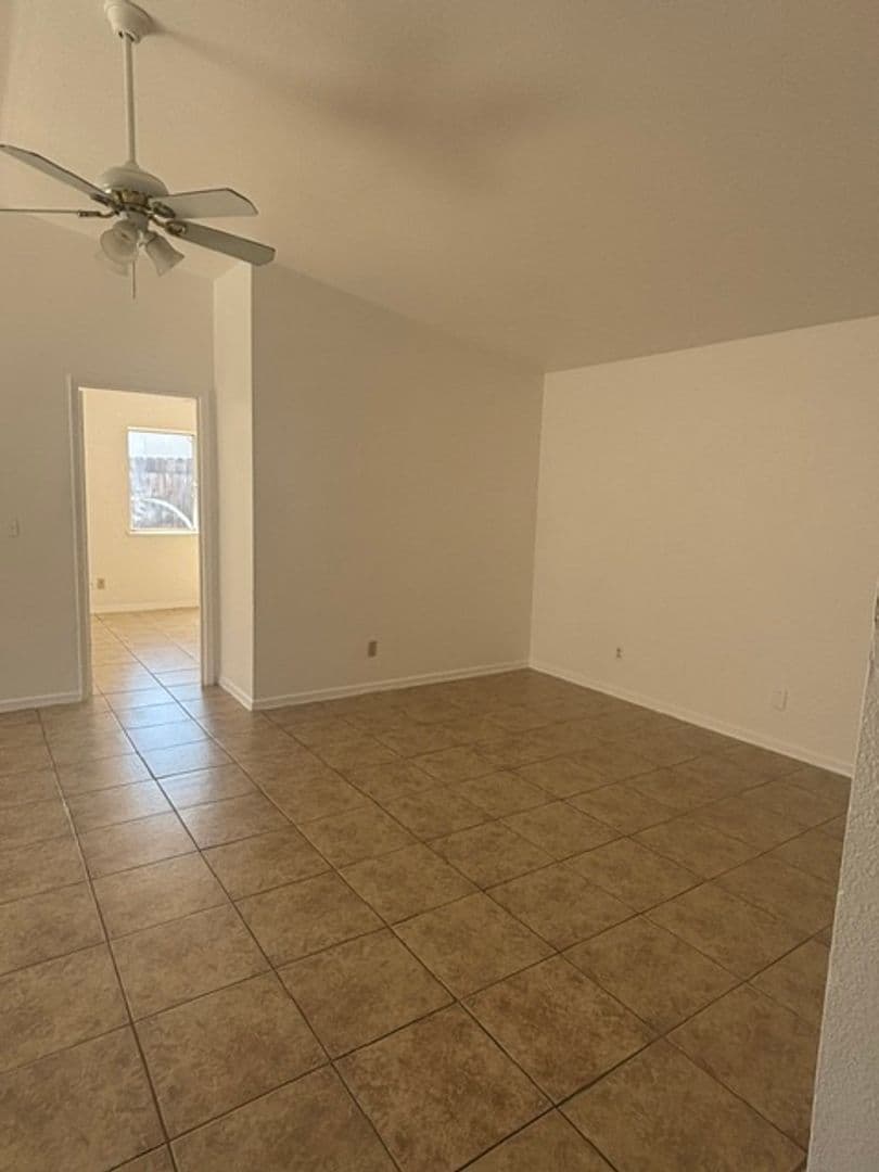 Dos Palos House: 2217 Marguerite St