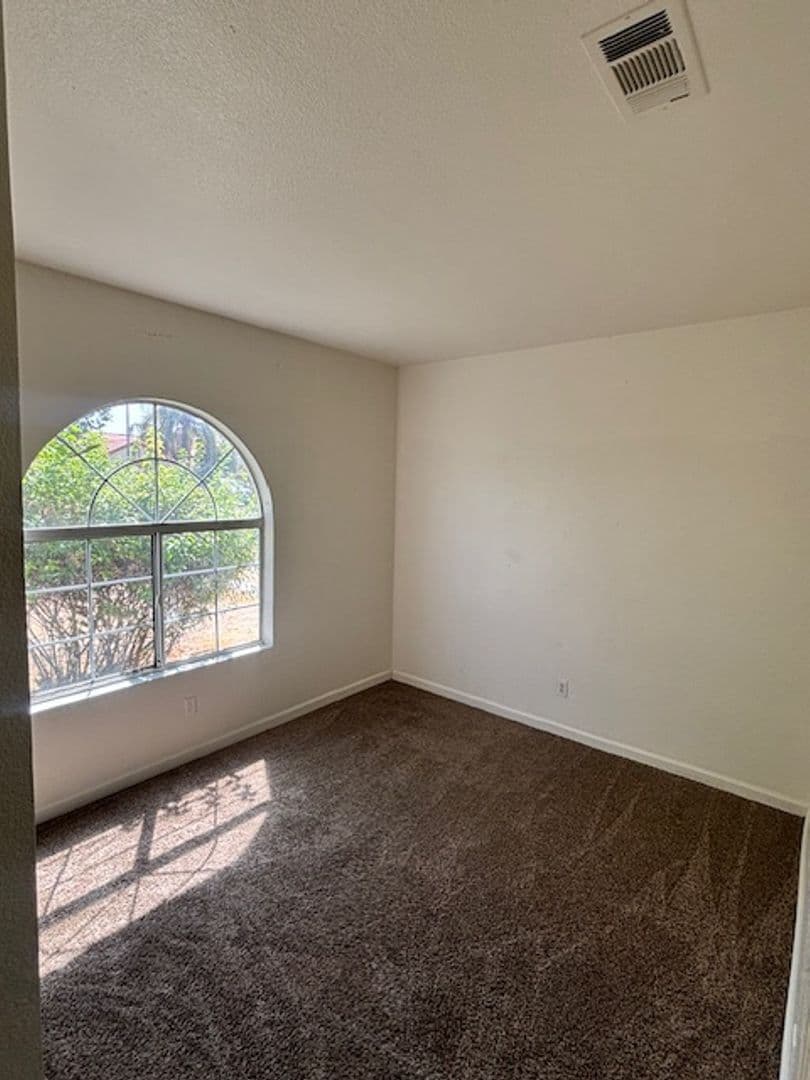 Los Banos House: 865 Place Rd
