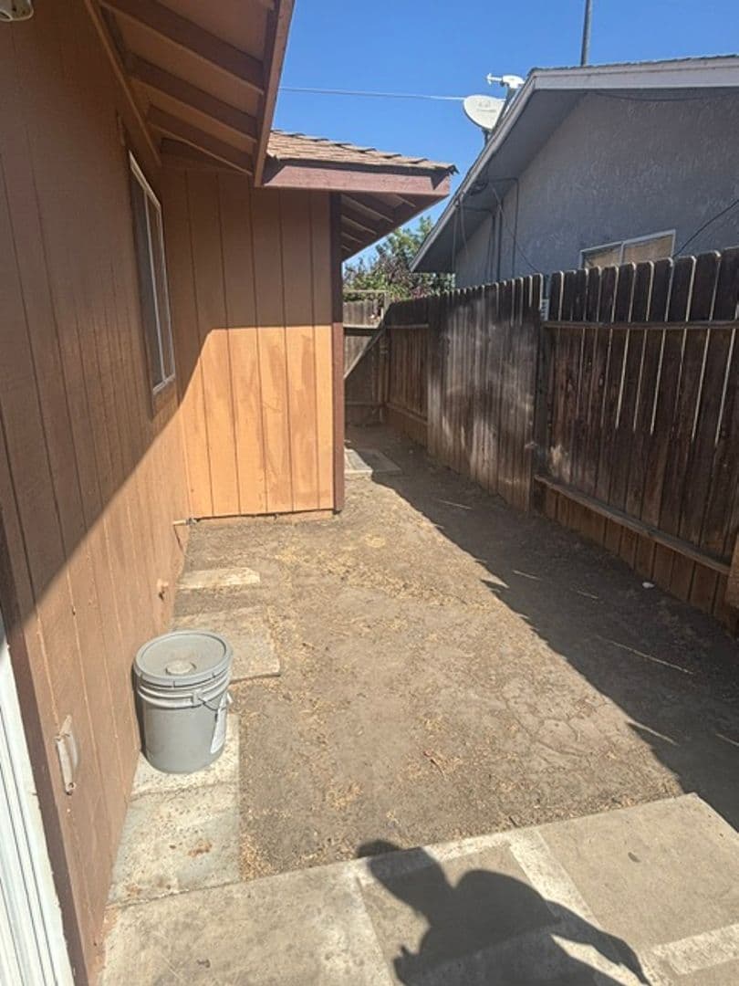 Dos Palos House: 2217 Marguerite St
