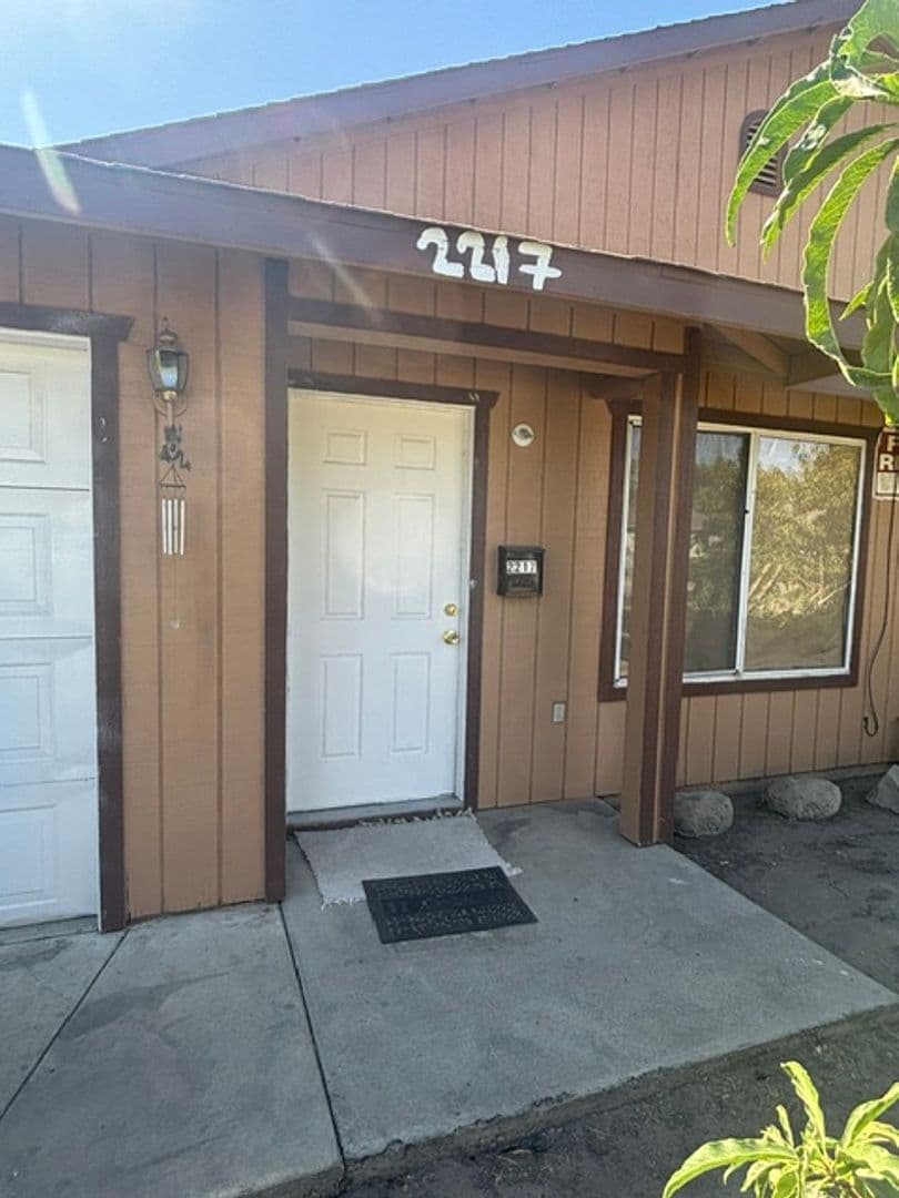 Dos Palos House: 2217 Marguerite St