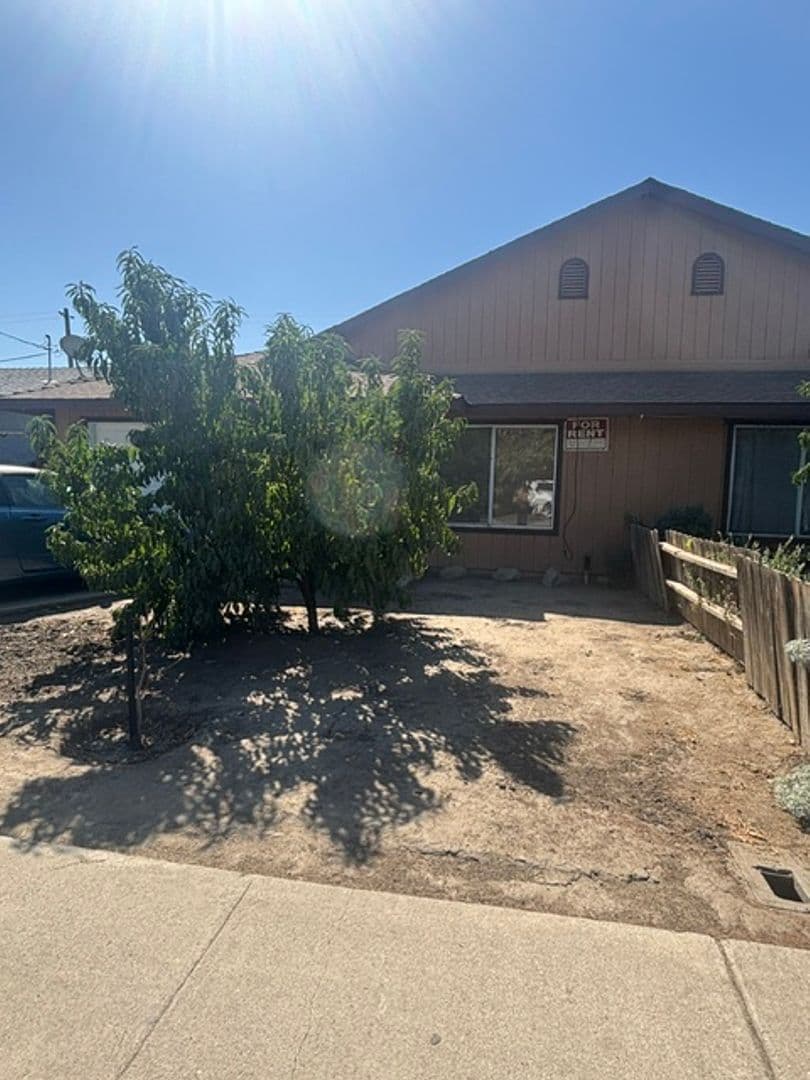 Dos Palos House: 2217 Marguerite St