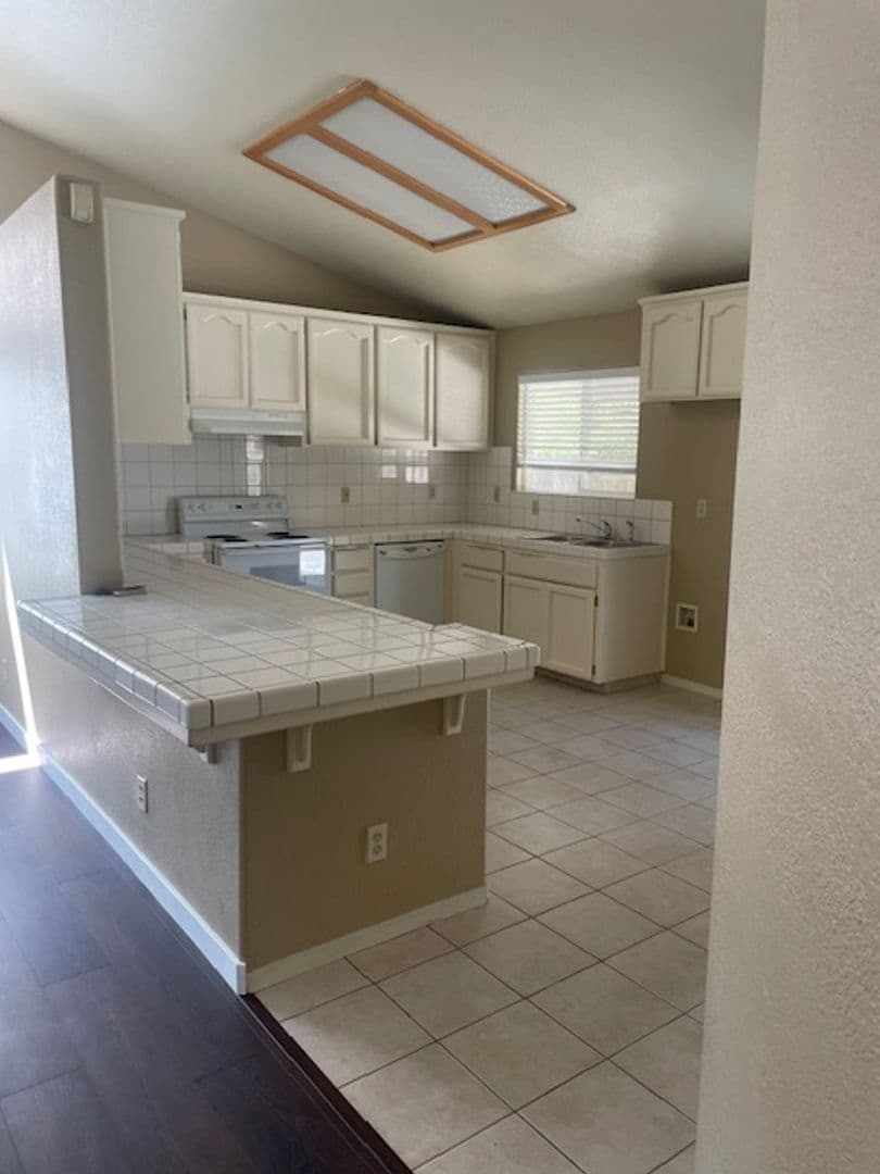 Merced House: 443 Tulane Dr